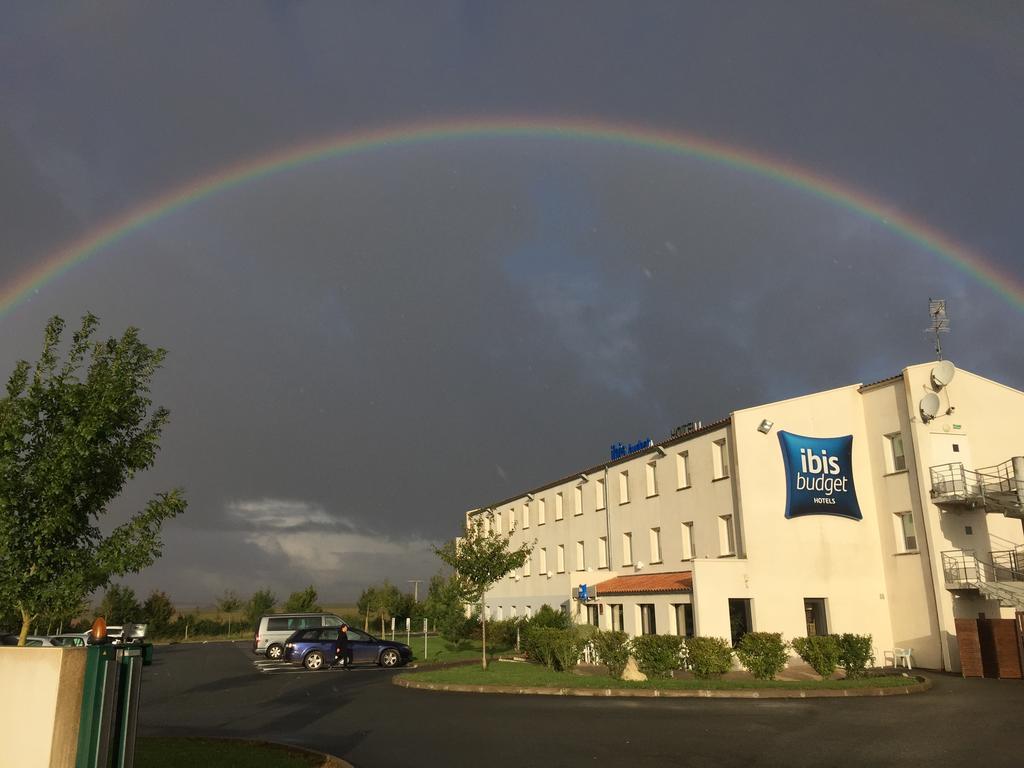ibis budget Niort - La Crèche Esterno foto