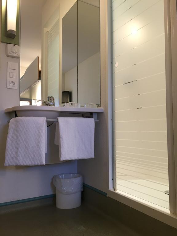 ibis budget Niort - La Crèche Esterno foto