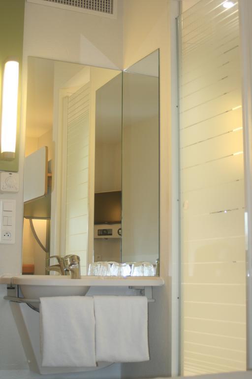 ibis budget Niort - La Crèche Esterno foto