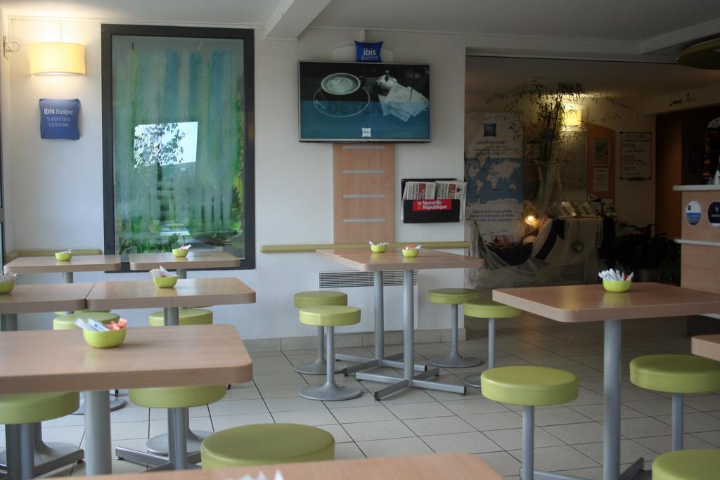 ibis budget Niort - La Crèche Esterno foto