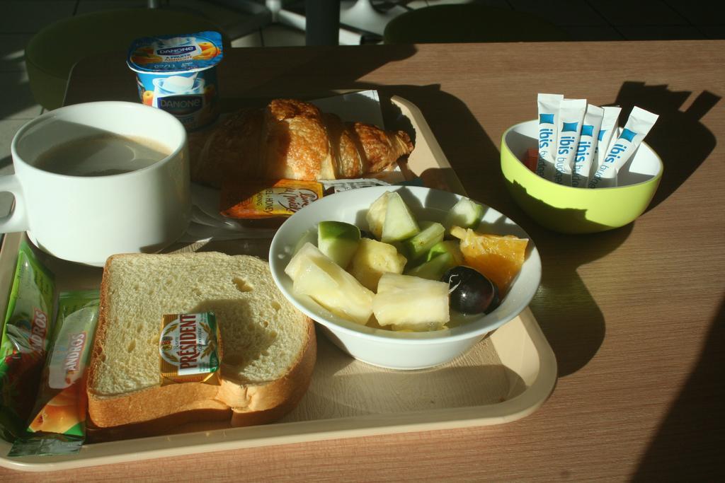 ibis budget Niort - La Crèche Esterno foto