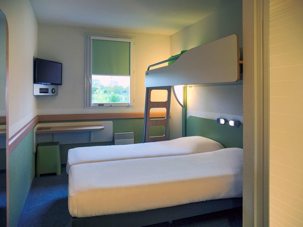 ibis budget Niort - La Crèche Esterno foto