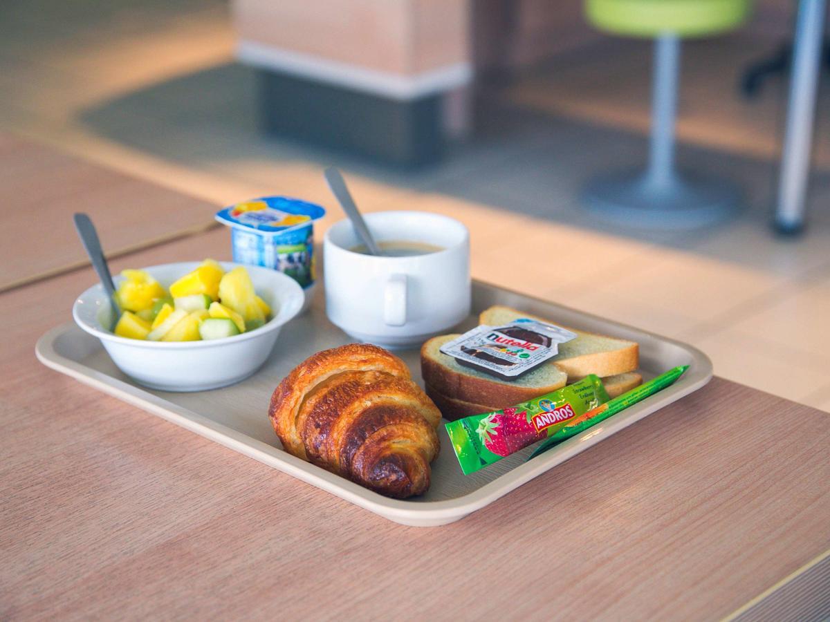 ibis budget Niort - La Crèche Esterno foto
