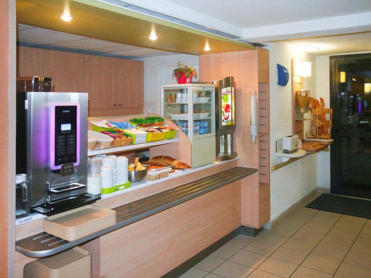 ibis budget Niort - La Crèche Esterno foto