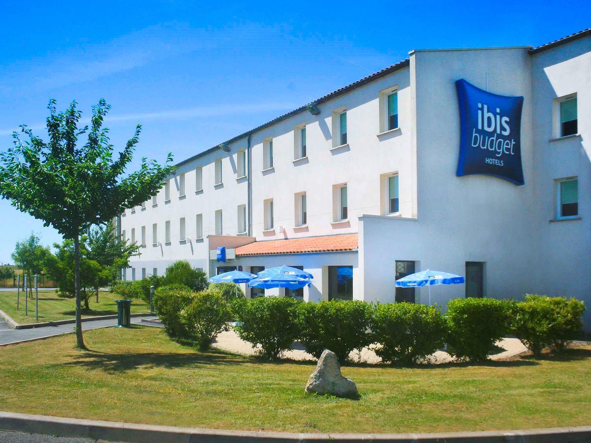 ibis budget Niort - La Crèche Esterno foto