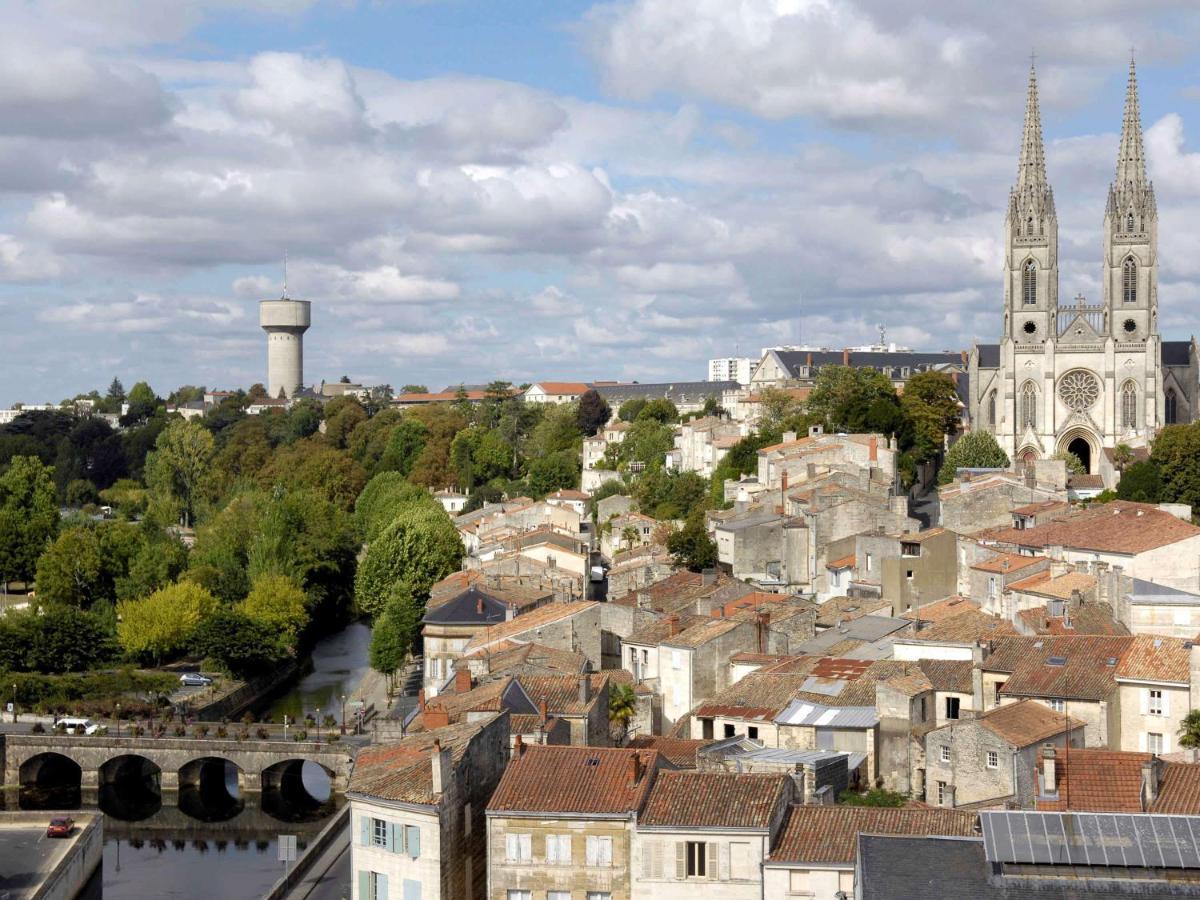 ibis budget Niort - La Crèche Esterno foto
