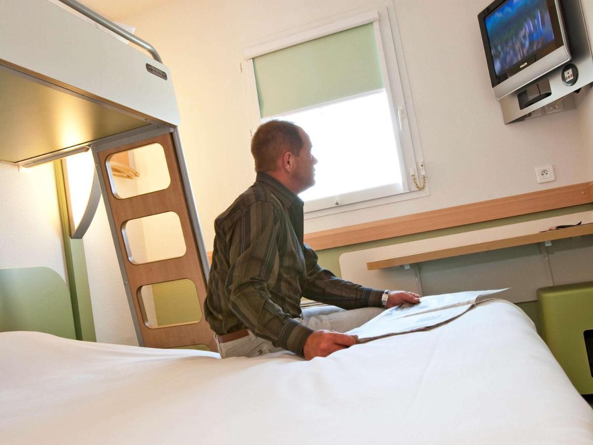 ibis budget Niort - La Crèche Esterno foto