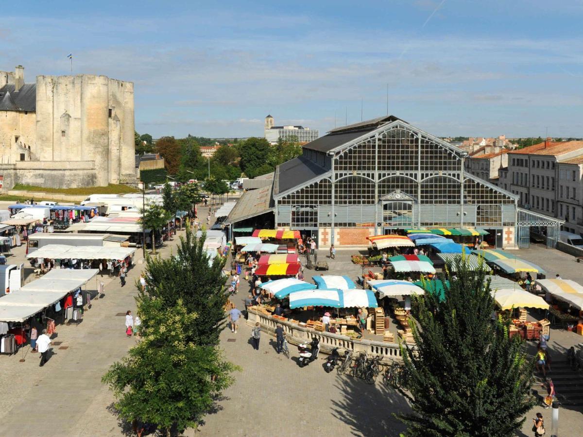 ibis budget Niort - La Crèche Esterno foto